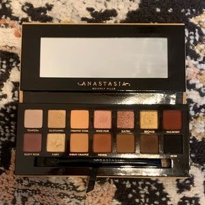 Anastasia Beverly Hills Soft Glam Eyeshadow Palette